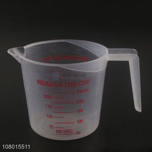 Yiwu Market Wholesale Plastic Measuring Jug With Handle