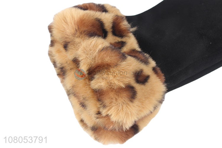 Yiwu wholesale black ladies winter outdoor warm gloves