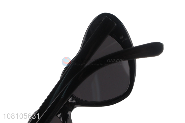 China supplier trendly heart party glasses plastic sunglasses