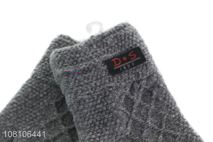 Good wholesale price gray knitted five-finger gloves for winter