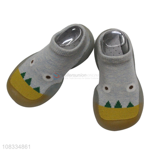 Yiwu factory cotton comfortable baby socks shoes with silicone soles