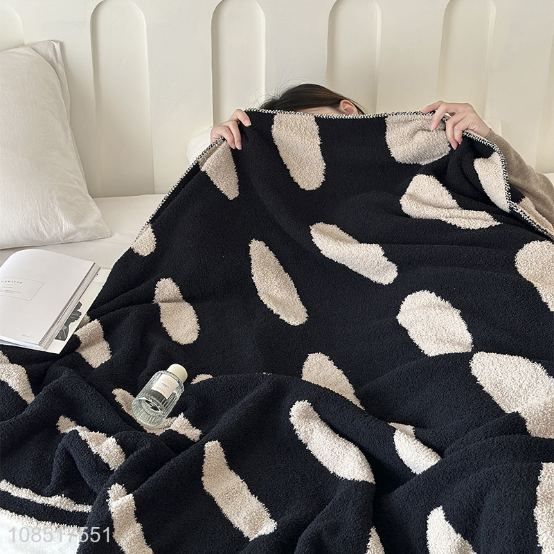 Wholesale trendy winter warm soft comfortable blanket for a nap