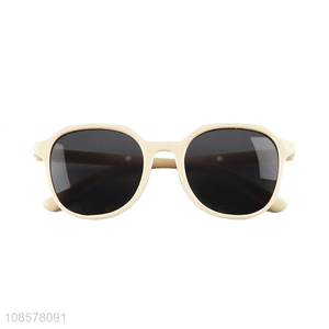 Hot selling UV protection plastic frame sunglasses for women