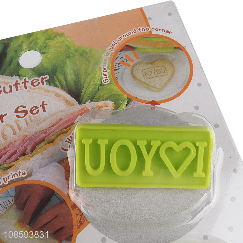 Factory supply square sandwich cutter and sealer set plastic cake tool