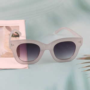 Factory price plastic frame sunglasses uv protection sunglasses