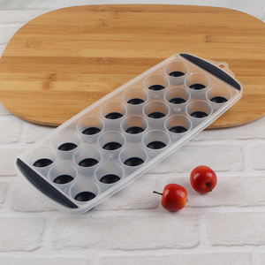 Hot selling round ice cube tray for water bottle whiskey cocktail