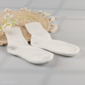 Wholesale soft moisture-wicking cotton crew socks athletic socks for women