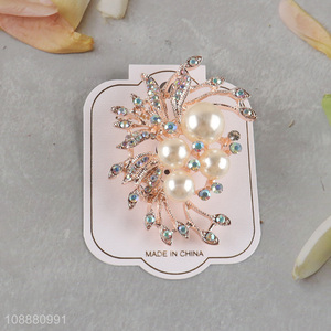 Factory price fashionable alloy brooch pearl brooch for sale