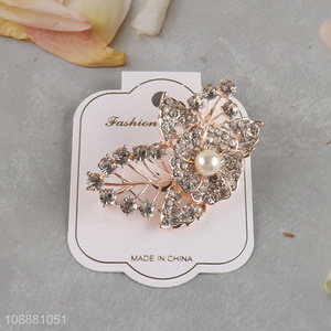 Hot items women fashionable pearl brooch alloy brooch for sale