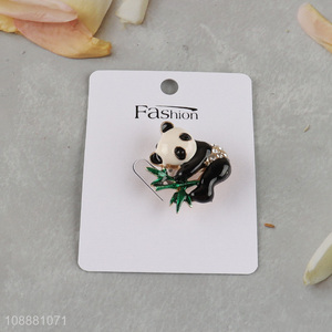 Factory price panda shaped cute alloy brooch for girls