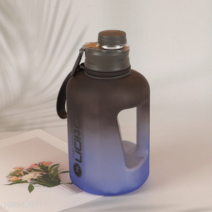 High Quality 1600ml Reusable Plastic Fitness Sports Water Bottle with <em>Straw</em>