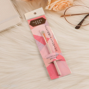 Low price facial makeup tool makeup brush highlighter brush for sale