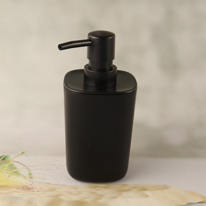 Good quality black bathroom accessories household liquid soap dispenser